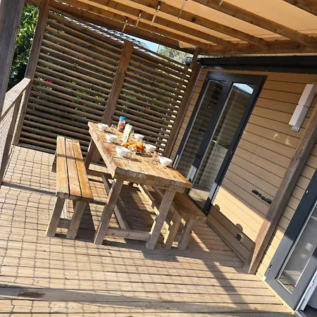 Le Lounge à 200 M De La 5 étoiles Torreilles
