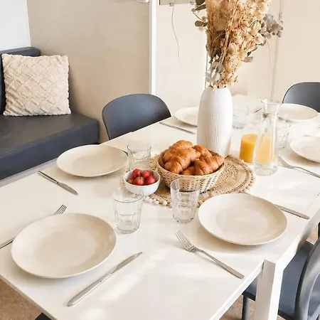Le Lounge à 200 M De La 5 étoiles Camping Torreilles